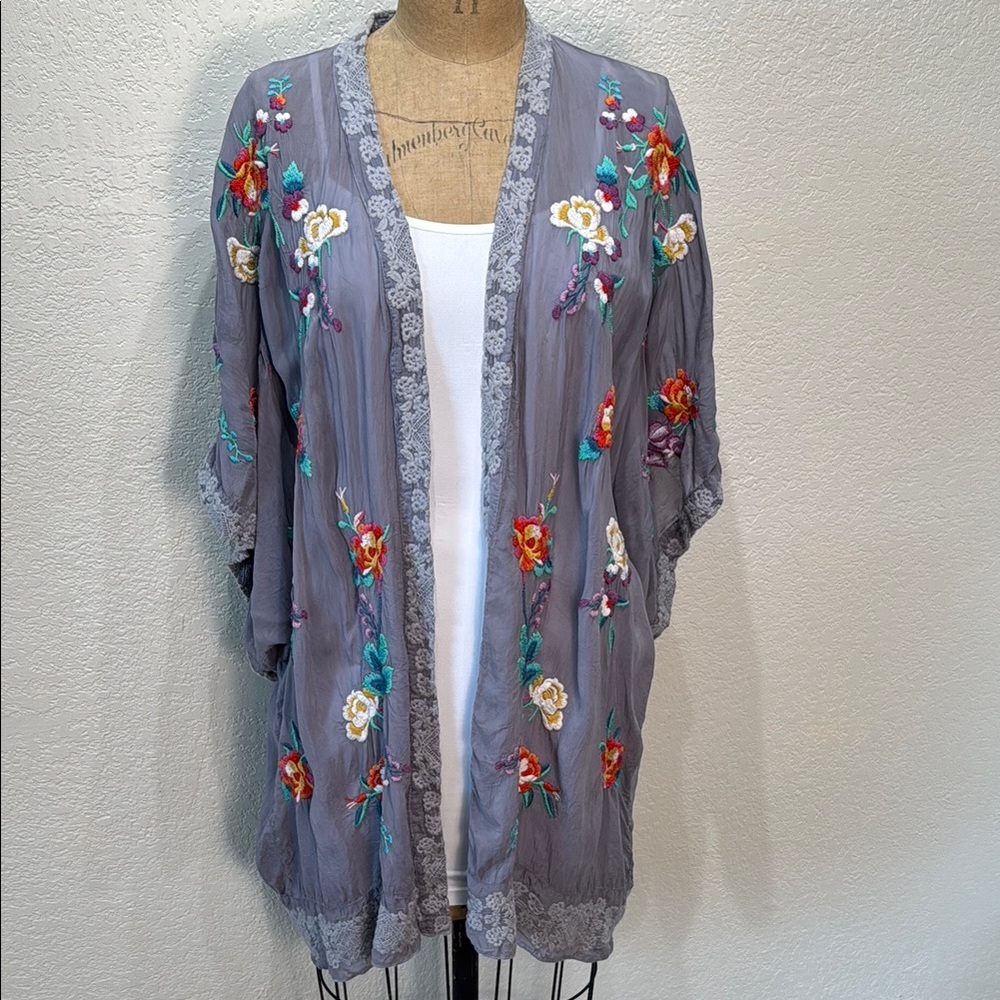 Johnny Was Women's M‎ Embroidered Floral Kimono Grey Flowy Jacket